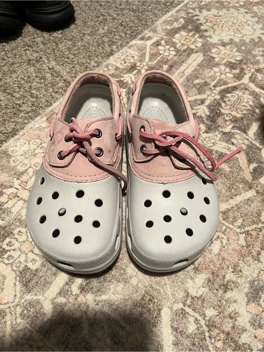 4 pairs! Rare CROCS men’s 6 woman 8.